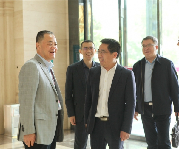 商务部国家茧丝绸协调办公室副司长陈平，，，，，河池市委常委、副市长杜际鹏莅临调研指导